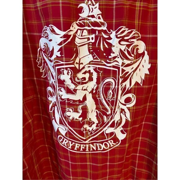 ❤️Women’s Plus Harry Potter Hot Topic  Collection Gryffindor Shirt - Picture 5 of 5